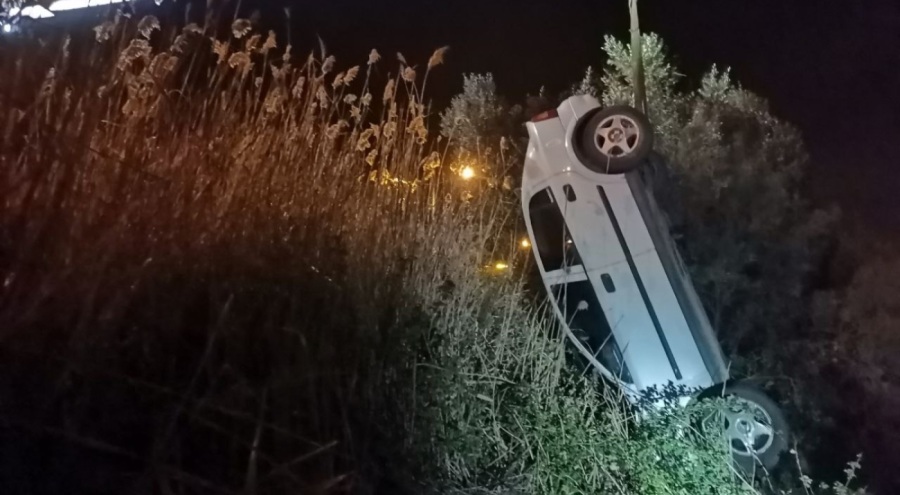 Bursa'da otomobil şarampole devrildi