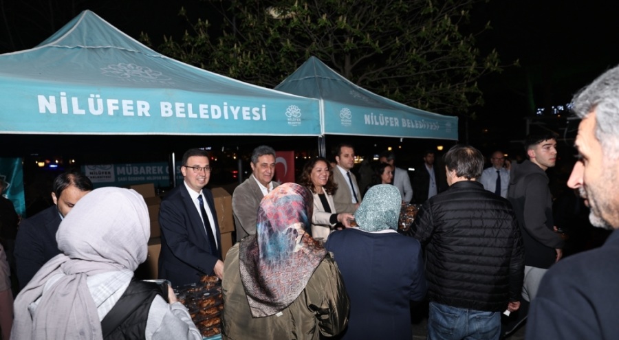 Nilüfer Belediyesi'nden vatandaşlara kandil simidi ikramı