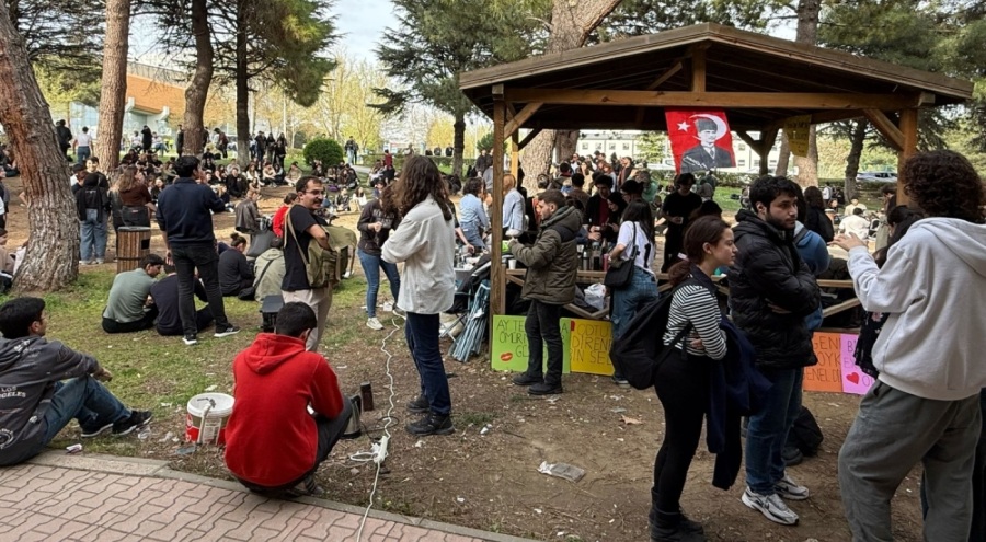 Bursa'da üniversitelilerden termoslu protesto