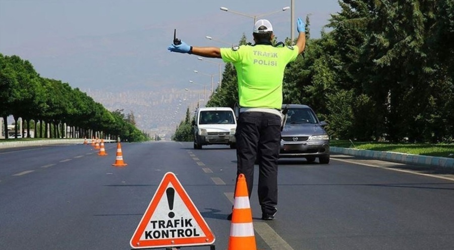 Bayram tatilinin ilk günü 20 bin 198 sürücüye 'hız ihlali' işlemi