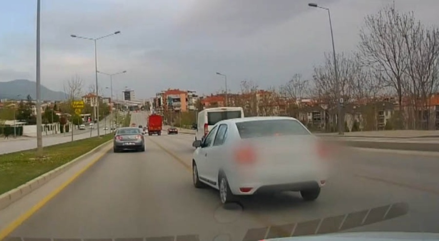 Trafikte makas atarak ilerleyen sürücüye ceza