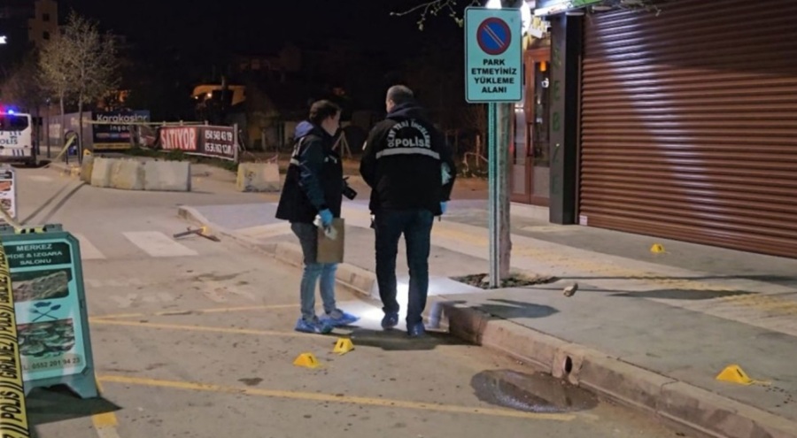 Pideci dükkanında sopalı, bıçaklı kavga: 1 ölü, 3 yaralı