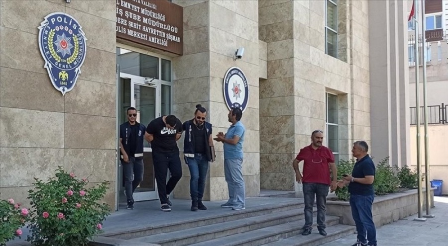 Kendilerini savcı olarak tanıttılar, akademisyeni milyonlarca lira dolandırdılar!