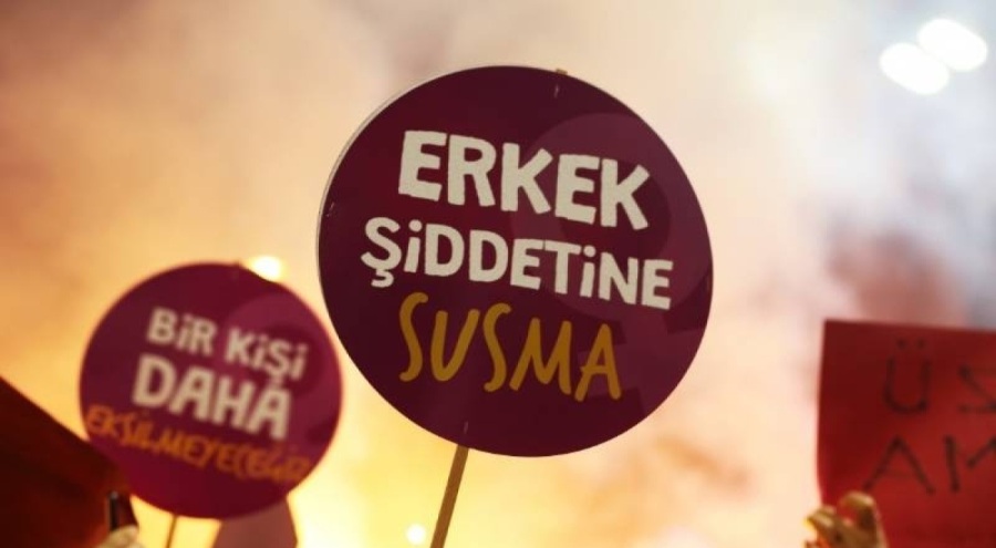 Boşanma aşamasındaki eşini silahla tehdit etti