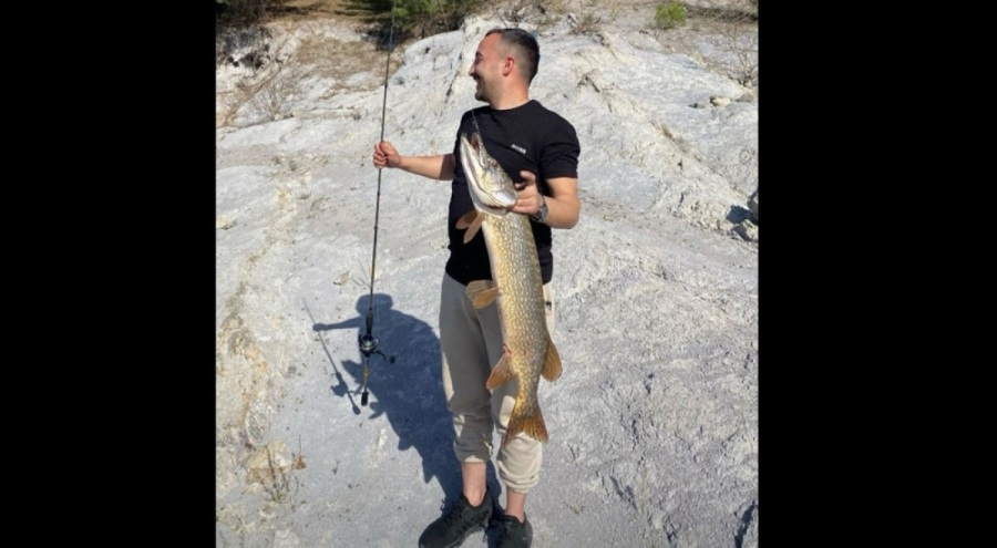 Bursa'da bir balıkçının oltasına 7 kiloluk turna takıldı