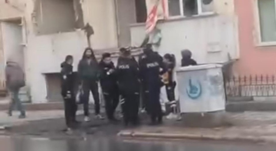 Genç adam, ağır hasarlı binada ölü bulundu