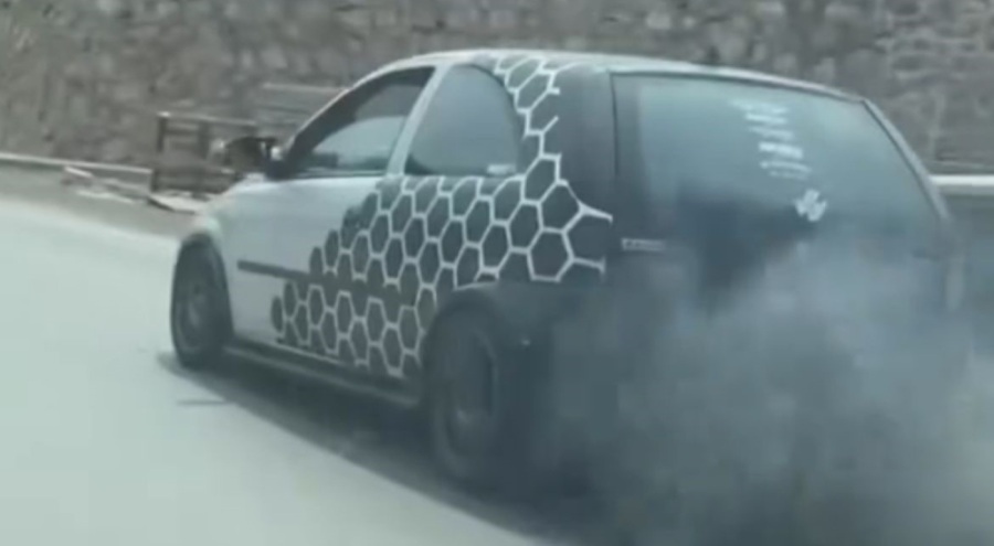 Bursa'da araçtan çıkan egzoz dumanı tepki çekti