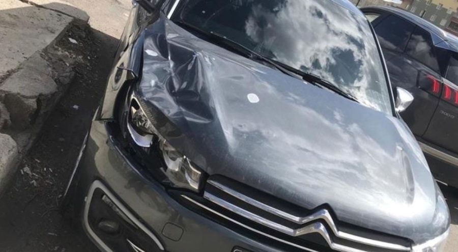 Topunu alırken otomobilin çarptığı çocuk öldü