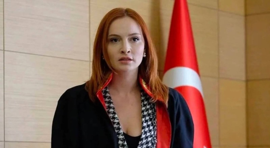 Boykot çağrısı yaptığı gerekçesiyle TRT dizisinin kadrosundan çıkarılan Başak Gümülcinelioğlu: Omurga her şeydir