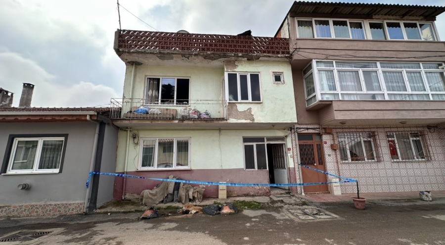 Bursa'da ekmek almaya giderken ocakta bıraktığı yemek 2 evladından etti