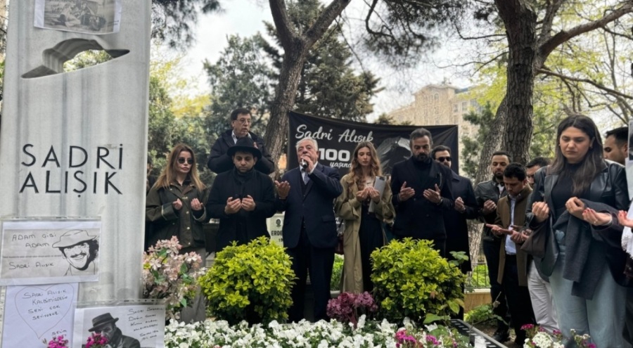 Sadri Alışık mezarı başında anıldı