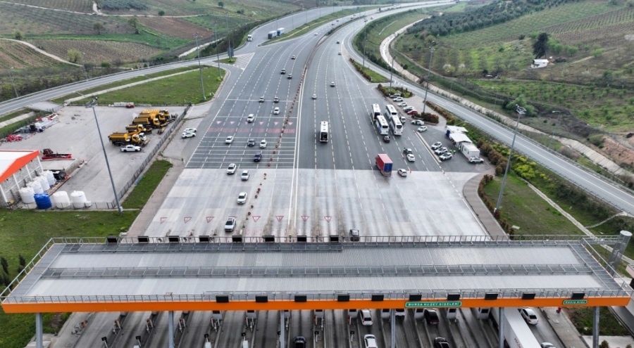 Bayram tatili dönüşü otoyolun Bursa Kuzey Gişeleri bölümünde yoğunluk