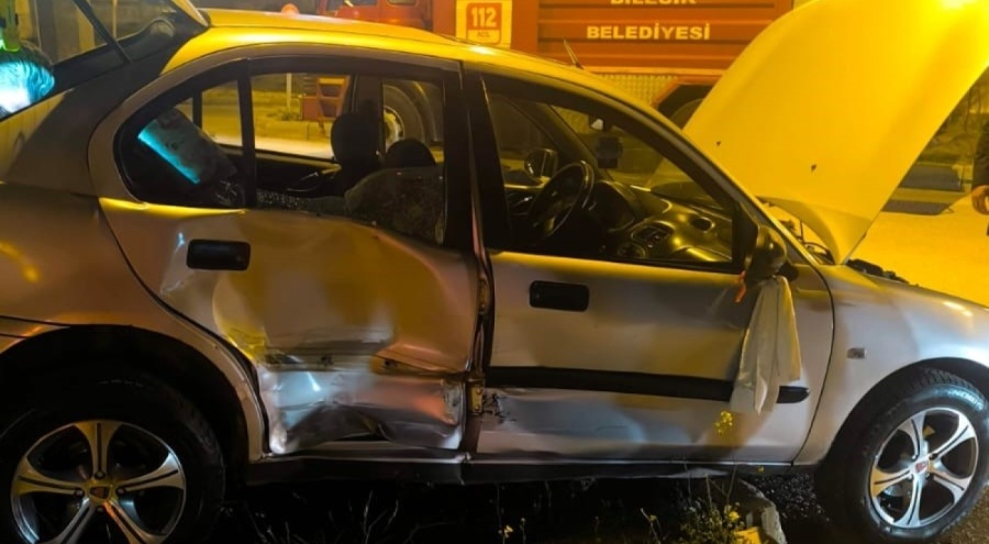 Otomobil ile halk otobüs çarpıştı! Yaralılar var