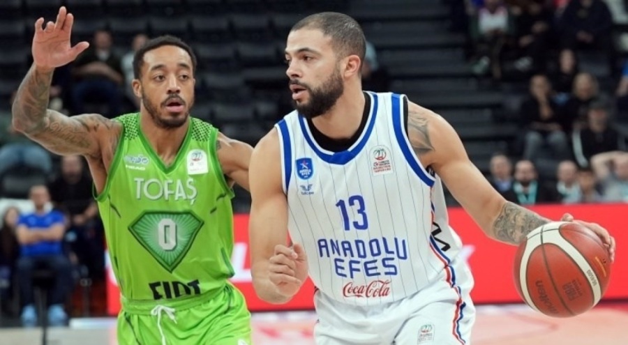 Anadolu Efes kendi evinde rahat yendi