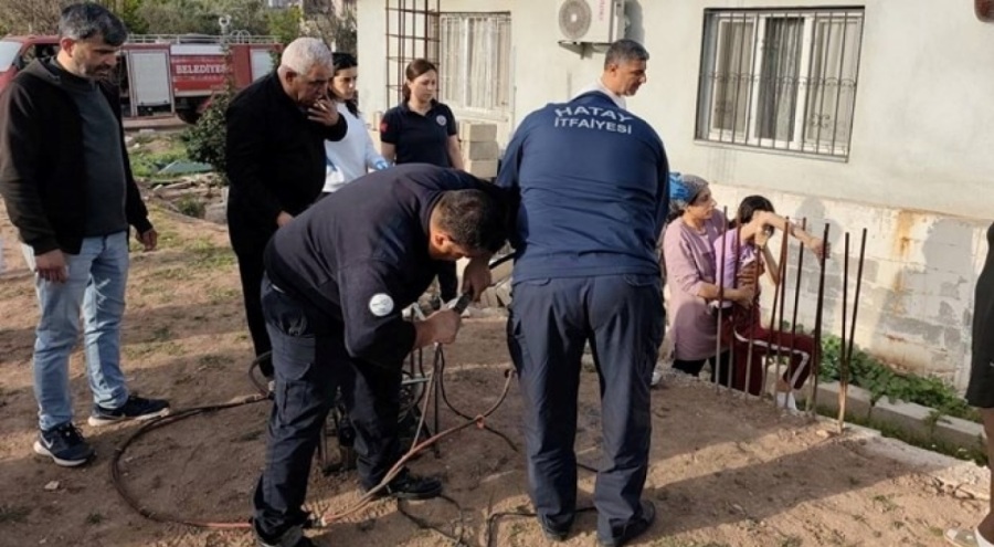 Çocuğun koluna inşaat demiri saplandı!