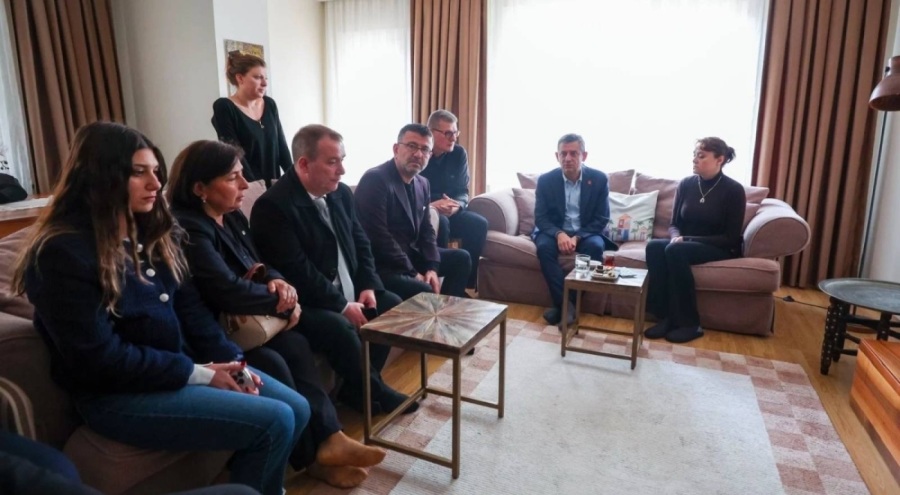 Özgür Özel Mattia Ahmet Minguzzi'nin ailesine ziyarette bulundu