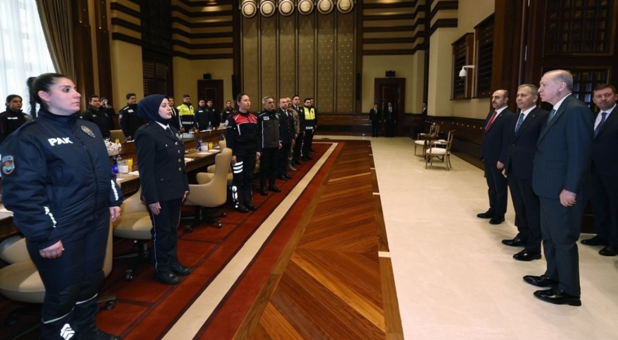 Cumhurbaşkanı Erdoğan, Bakan Yerlikaya ve Türk Polis Teşkilatı heyetini Cumhurbaşkanlığı Külliyesi'nde kabul etti