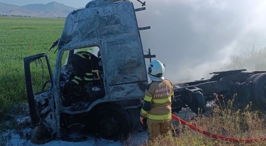 Seyir halindeki TIR'da yangın!