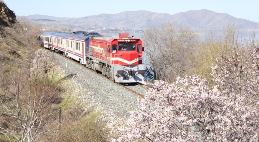 Turistik Diyarbakır Ekspresi sefere başladı