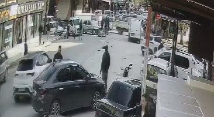 Bursa'da kaza! Otomobil ile motosiklet çarpıştı, 2 kişi yaralandı