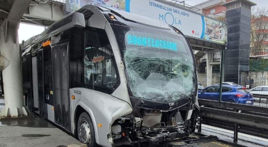 Avcılar'da metrobüs kazası! Yaralılar var