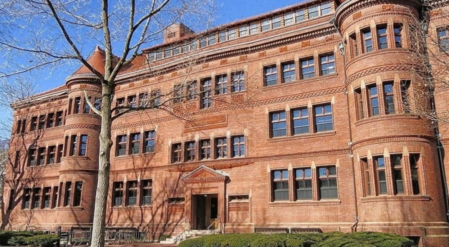 Harvard Üniversitesi profesörleri Trump'ın soruşturmasına dava açtı