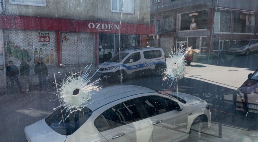 Bursa'da akılalmaz olay... İş yeri kurşunlayıp kaçtı