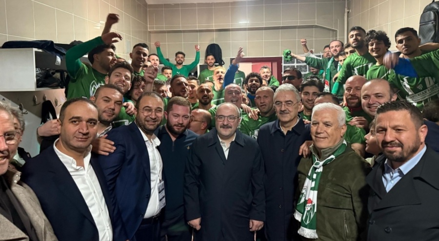 Şampiyonluk maçında Bursa protokolünü buluşturan fotoğraf