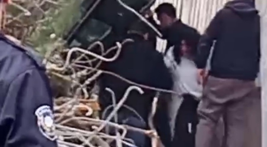 Kepçe operatörü binanın 5'inci katından düştü