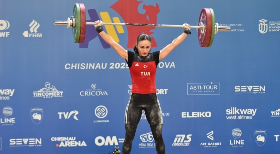 Milli halterci Cansel Özkan'dan bronz madalya