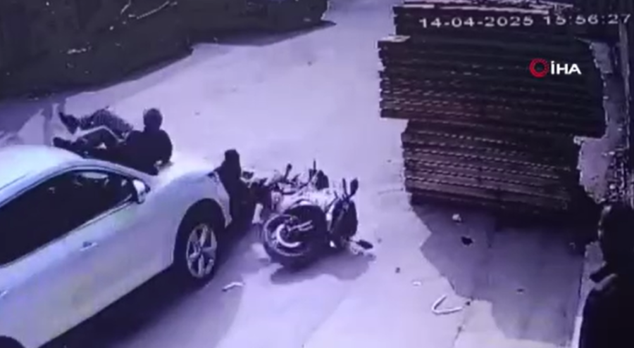Bursa'da motosiklet kazası! Metrelerce sürüklendi