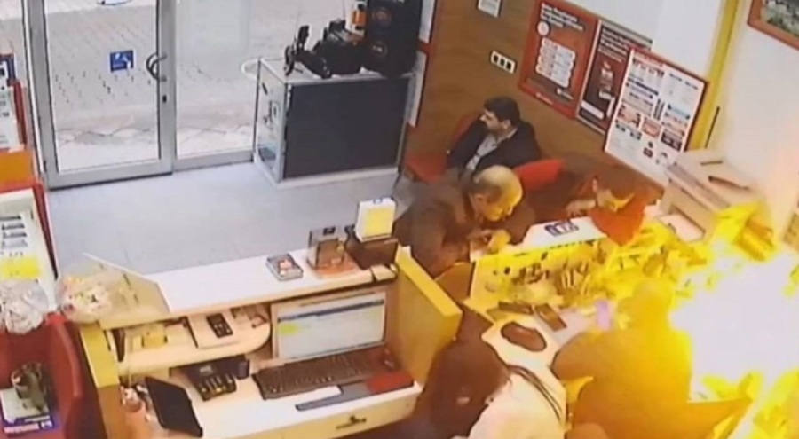Tamirdeki cep telefonu bomba gibi patladı