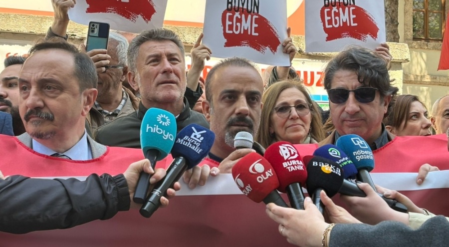Bursa Erkek Lisesi'nde protesto düzenlendi: Dalga dalga karşınızda olacağız!