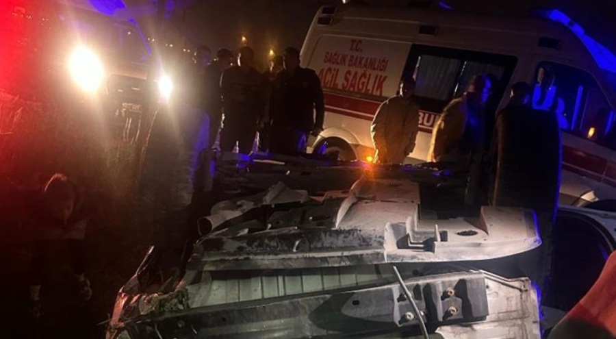 Otomobil şarampole devrildi! Ölü ve yaralılar var