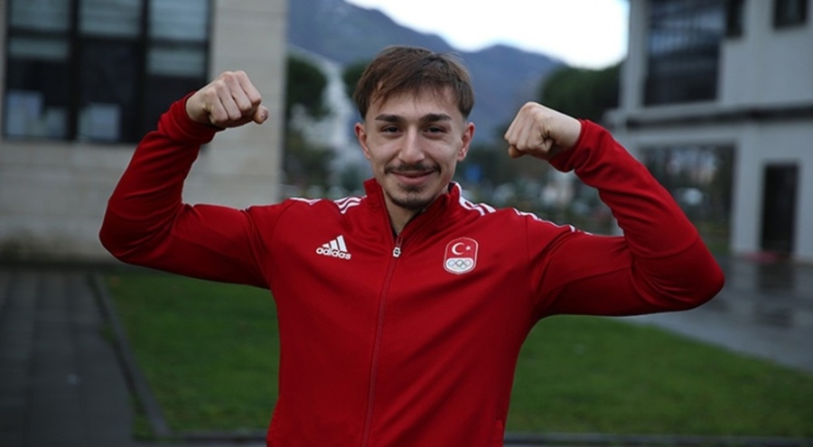 Milli halterci Yusuf Fehmi Genç,  Avrupa Halter Şampiyonası'nda altın madalya kazandı