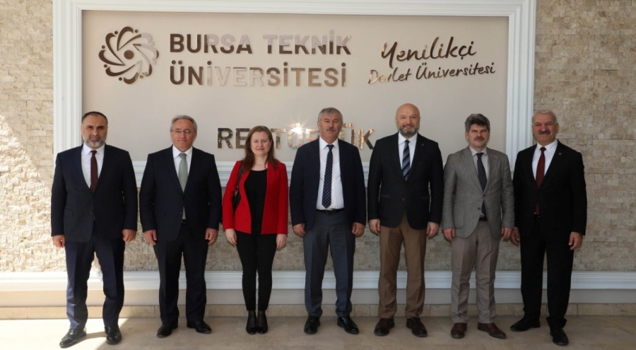 Yükseköğretim ve Yurtdışı Eğitim Genel Müdürü Fethi Fahri Kaya, Bursa'da Üniversite Öğrencileriyle bir araya geldi