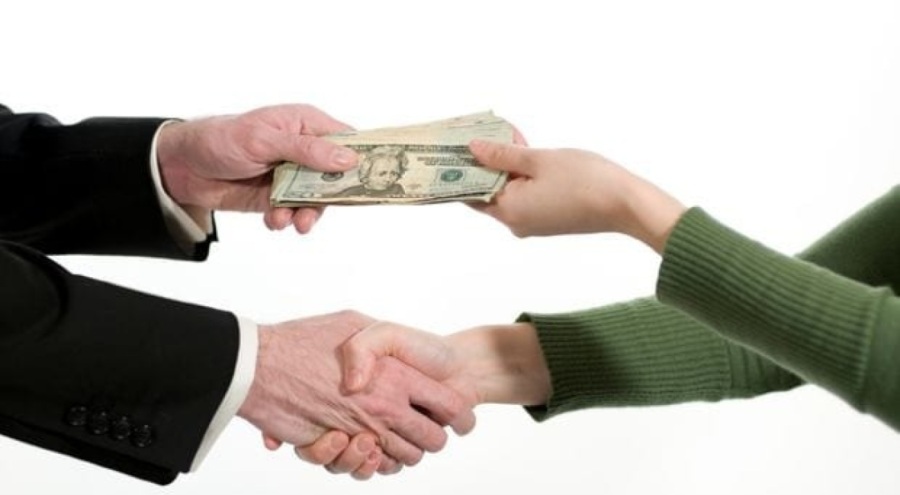 Yerli devler bir bir satılıyor