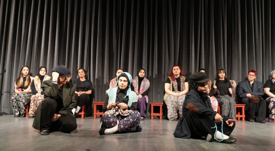 Gürsulu girişimci kadınlar, bir tiyatro kulübü kurdu