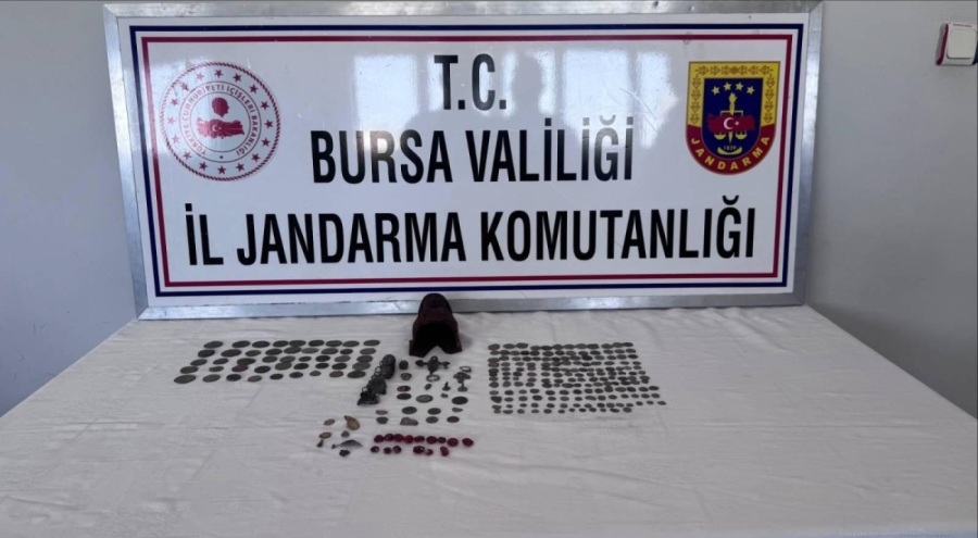 Bursa'da 226 sikke ve minyatür heykel ele geçirildi