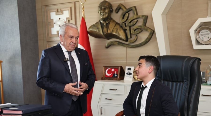 Nilüfer Belediye Başkanı Şadi Özdemir makamını çocuklara devretti