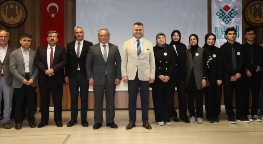 Bursa'da "Anadolu Mektebi Öğrencilerinin Dilinden Sezai Karakoç" paneli gerçekleştirildi