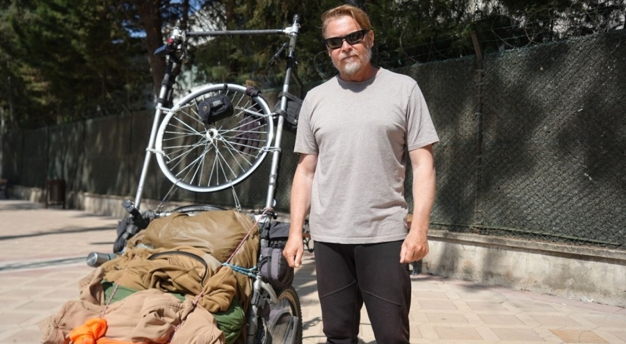 İngiliz gezgin hiçbir ulaşım aracı kullanmadan dünyayı gezerek Kocaeli'ye ulaştı