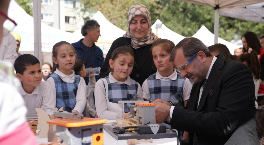 Gürsu Kent Meydanı'nda Çocuk Kitap Fuarı açıldı
