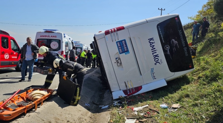 Yalova-Bursa kara yolunda feci kaza! Yolcu otobüsünün devrilmesi sonucu 1 kişi öldü, 2 kişi yaralandı
