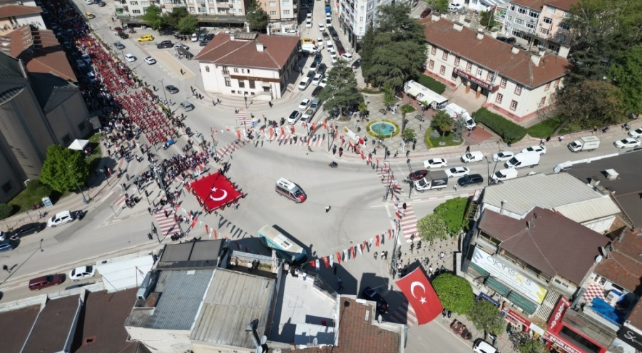 İnegöl'de 23 Nisan Ulusal Egemenlik ve Çocuk Bayramı coşkusu sokaklara taştı