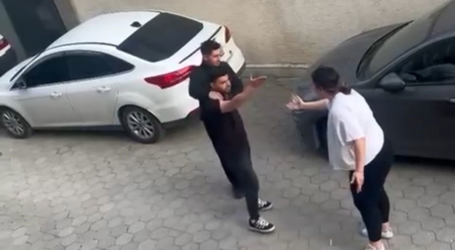 Bursa'da öldüresiye dayak! Yoldan geçen kadın ayırdı