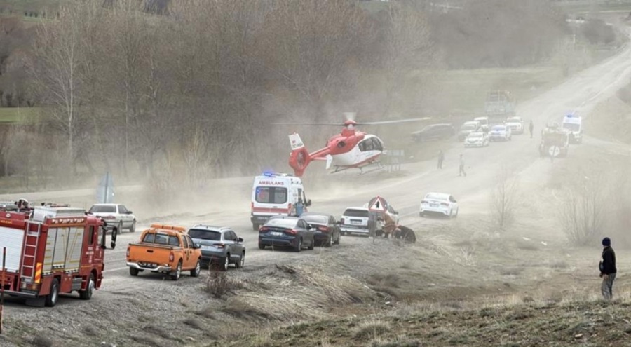 Öğretmenleri taşıyan minibüs kaza yaptı!