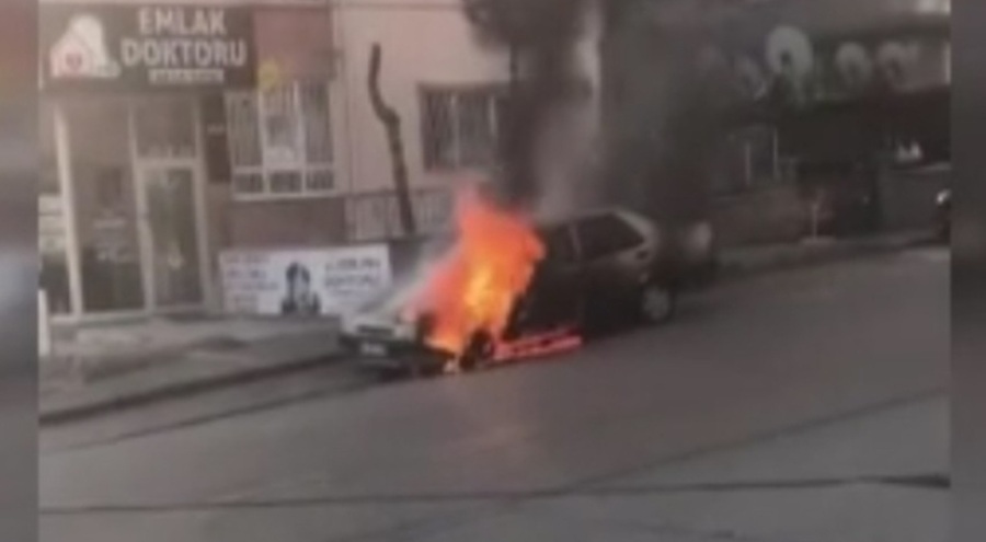 Park halindeki otomobil alevlere teslim oldu