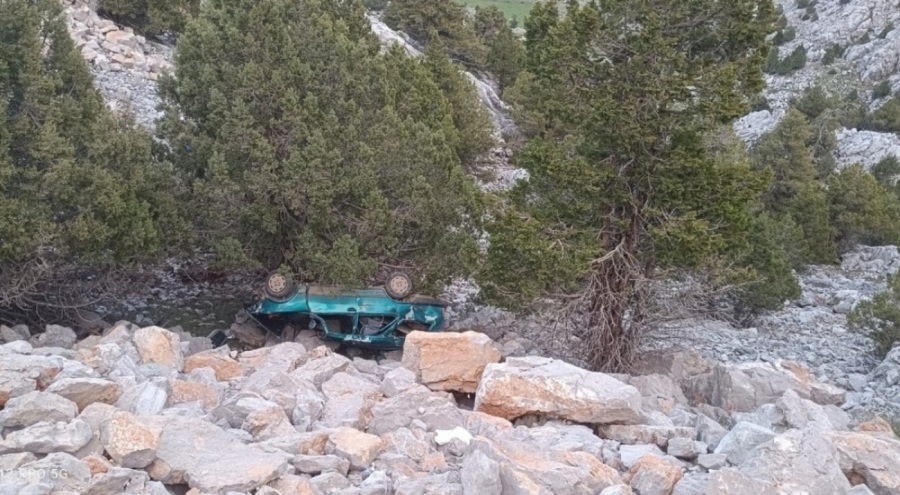 Otomobil uçuruma yuvarlandı: 5 yaralı