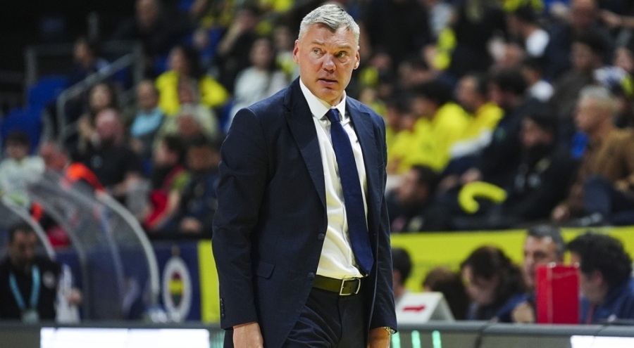 Fenerbahçe Beko Başantrenörü: "Böyle büyük maçlarda burası adeta yanıyor"